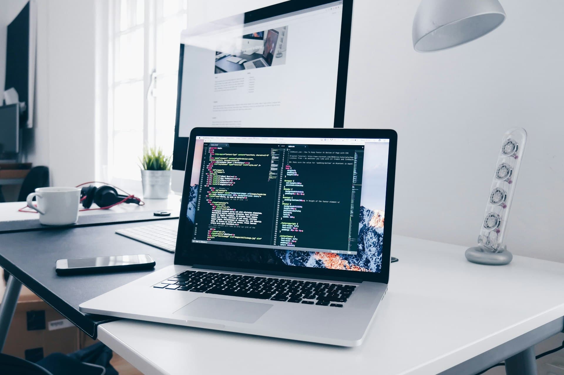 PCShards team working in the office